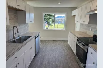 402 S 4th Avenue, Kelso, WA 98626 - Photo 5