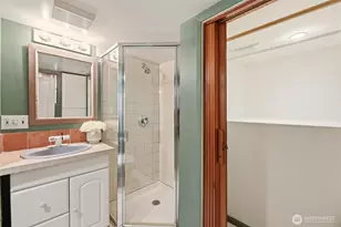 932 N 70th St, Seattle, WA 98103 - Photo 27