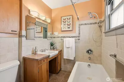 932 N 70th Street, Seattle, WA 98103 - Photo 17