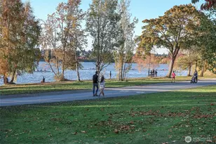 932 N 70th St, Seattle, WA 98103 - Photo 39