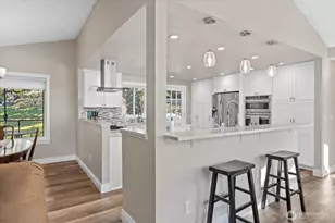 3718 NE 189th Pl, Lake Forest Park, WA 98155 - Photo 11