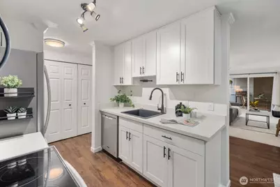 10501 8th Ave NE #135, Seattle, WA 98125 - Photo 7