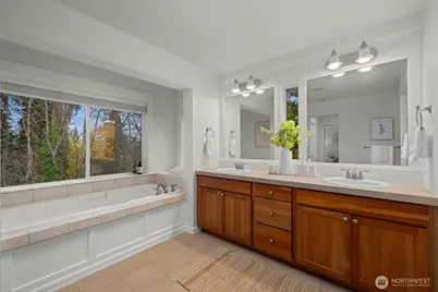 1717 100th Avenue NE, Bellevue, WA 98004 - Photo 27