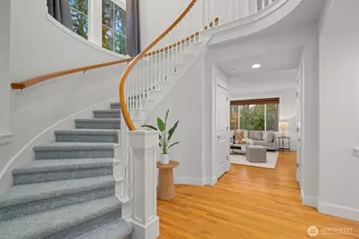 1717 100th Avenue NE, Bellevue, WA 98004 - Photo 9