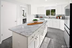 7037 NE 137th St, Kirkland, WA 98034 - Photo 11