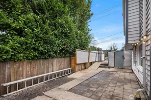 2614 E Pike St, Seattle, WA 98122 - Photo 19