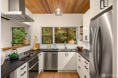 8240 NE Baker Hill Road, Bainbridge Island, WA 98110 - Photo 17