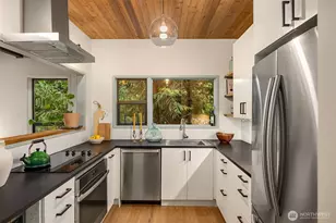 8240 NE Baker Hill Rd, Bainbridge Island, WA 98110 - Photo 17