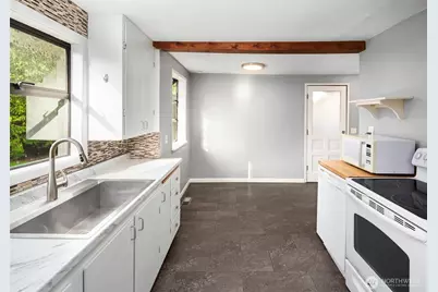 1504 NE 107th Street, Seattle, WA 98125 - Photo 11