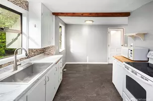 1504 NE 107th St, Seattle, WA 98125 - Photo 11