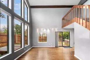 1504 NE 107th St, Seattle, WA 98125 - Photo 9