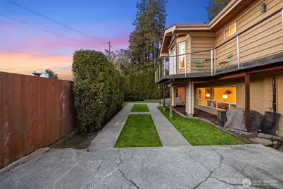 904 N 36th Street, Renton, WA 98056 - Photo 33