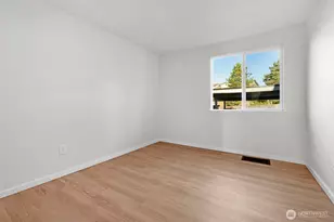 23301 Lakeview Dr, Mountlake Terrace, WA 98043 - Photo 15