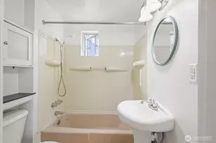 5833 Woodlawn Ave N, Seattle, WA 98103 - Photo 31