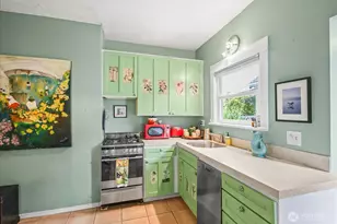 5833 Woodlawn Ave N, Seattle, WA 98103 - Photo 9