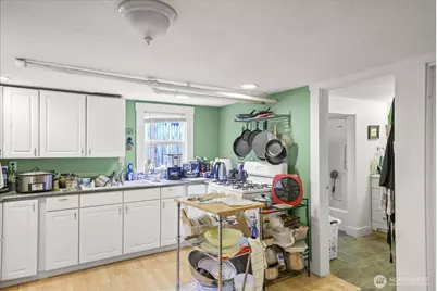 5833 Woodlawn Avenue N, Seattle, WA 98103 - Photo 35