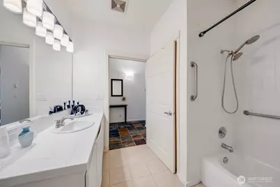 10042 Main Street #203, Bellevue, WA 98004 - Photo 11