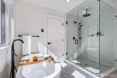 10661 Forbes Creek Drive, Kirkland, WA 98033 - Photo 21