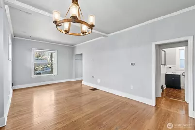 1721 3rd Avenue N, Seattle, WA 98109 - Photo 9