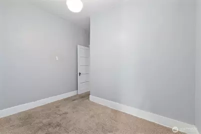 1721 3rd Avenue N, Seattle, WA 98109 - Photo 17