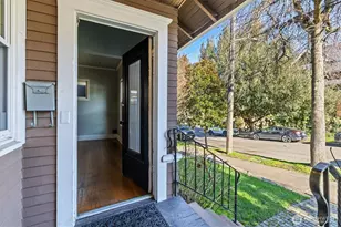 1721 3rd Ave N, Seattle, WA 98109 - Photo 3