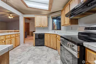 10714 180th St SE, Snohomish, WA 98296 - Photo 13