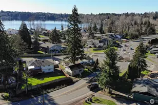 10521 Lake View Dr, Lake Stevens, WA 98258 - Photo 17