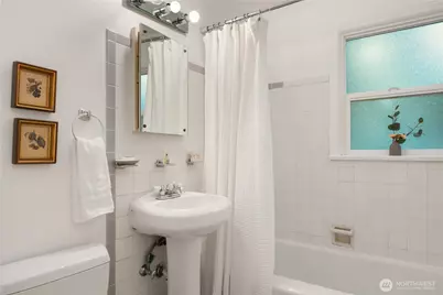 8046 Fairway Drive NE, Seattle, WA 98115 - Photo 17