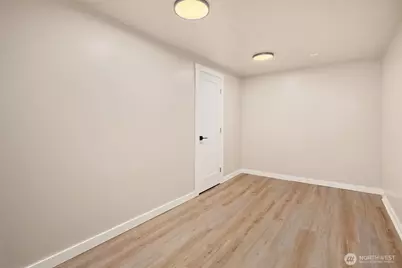 9277 Spear Place S, Seattle, WA 98118 - Photo 25