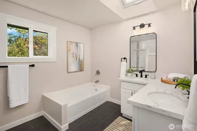 9277 Spear Place S, Seattle, WA 98118 - Photo 15