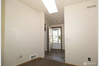 10210 C Street E, Tacoma, WA 98445 - Photo 5