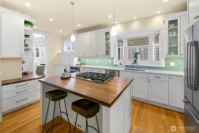 1522 3rd Avenue W, Seattle, WA 98119 - Photo 7