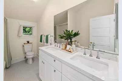 1522 3rd Avenue W, Seattle, WA 98119 - Photo 25