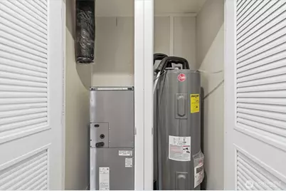 601 Helton Street #1/2, Castle Rock, WA 98611 - Photo 15