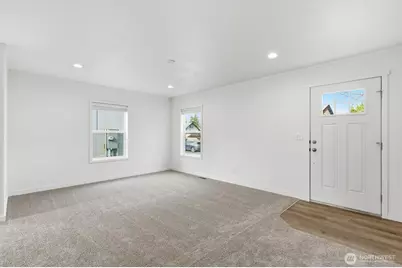 601 Helton Street #1/2, Castle Rock, WA 98611 - Photo 5