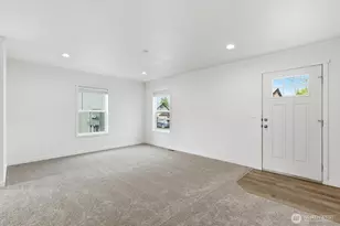 601 Helton St, Castle Rock, WA 98611 - Photo 5