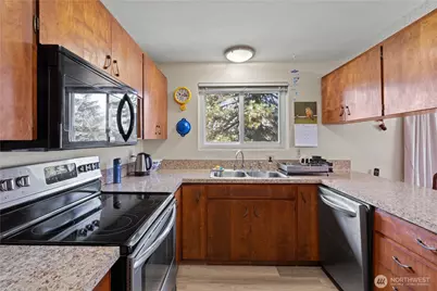 12318 34th Avenue E, Tacoma, WA 98446 - Photo 17