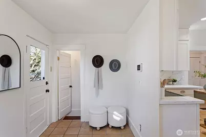 106 NE 59th Street, Seattle, WA 98105 - Photo 17