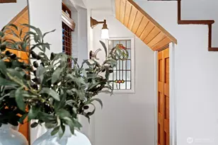 106 NE 59th St, Seattle, WA 98105 - Photo 33