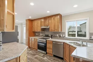 601 Helton St, Castle Rock, WA 98611 - Photo 11