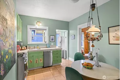 5833 Woodlawn Avenue N, Seattle, WA 98103 - Photo 7