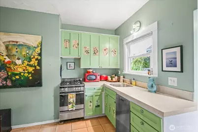 5833 Woodlawn Avenue N, Seattle, WA 98103 - Photo 9