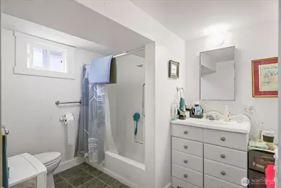 5833 Woodlawn Avenue N, Seattle, WA 98103 - Photo 33