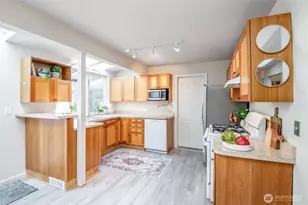 2604 NE 7th St, Renton, WA 98056 - Photo 7