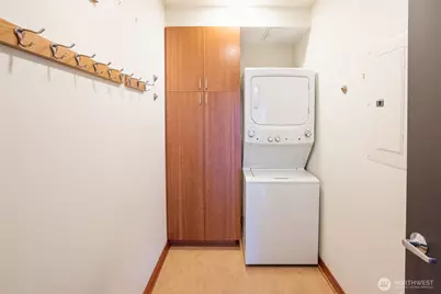 2716 Elliott Avenue #900, Seattle, WA 98121 - Photo 17