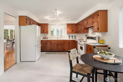 18428 16th Avenue NE, Shoreline, WA 98155 - Photo 9