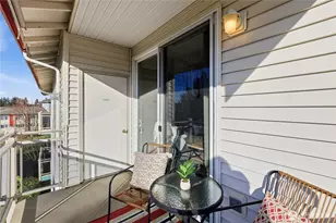 23007 Lakeview Dr, Mountlake Terrace, WA 98043 - Photo 17