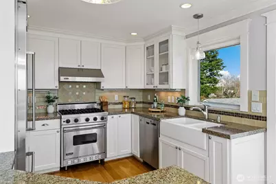 1238 3rd Avenue N, Seattle, WA 98109 - Photo 13