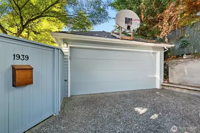 1939 E Crescent Drive, Seattle, WA 98112 - Photo 17