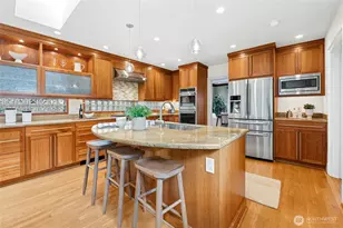 1939 E Crescent Dr, Seattle, WA 98112 - Photo 11